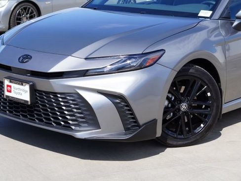 Used 2025 Toyota Camry SE w/ Multimedia Upgrade Package FWD image 4