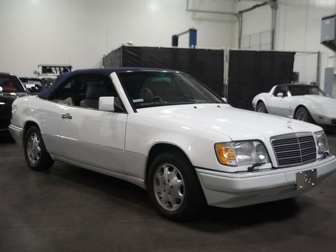 Used 1995 Mercedes-Benz E 320 Convertible image 3