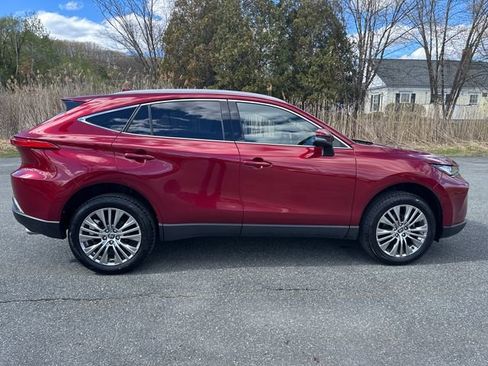 Used 2023 Toyota Venza XLE AWD/4WD image 6