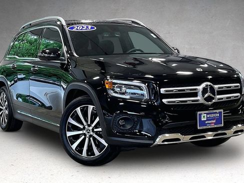 Used 2023 Mercedes-Benz GLB 250 4MATIC w/ Premium Package image 3