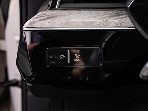 Used 2021 Audi e-tron Prestige w/ Prestige Package image 43