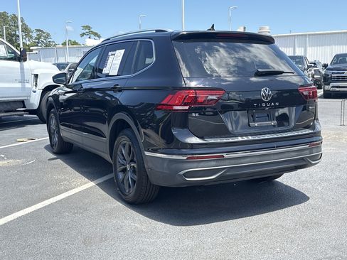 Used 2022 Volkswagen Tiguan SE w/ Panoramic Sunroof Package AWD/4WD image 14