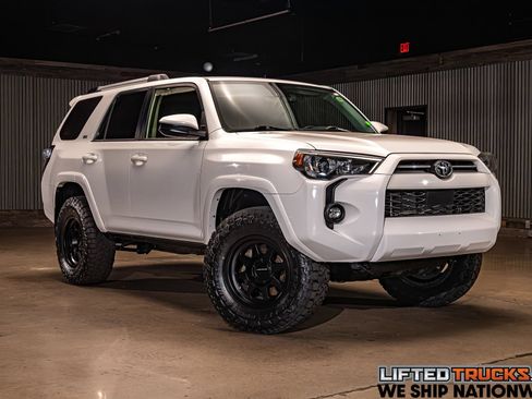 Used 2021 Toyota 4Runner SR5 AWD/4WD image 1