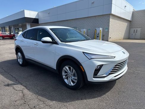 Used 2024 Buick Envista Preferred w/ Convenience I Package image 2