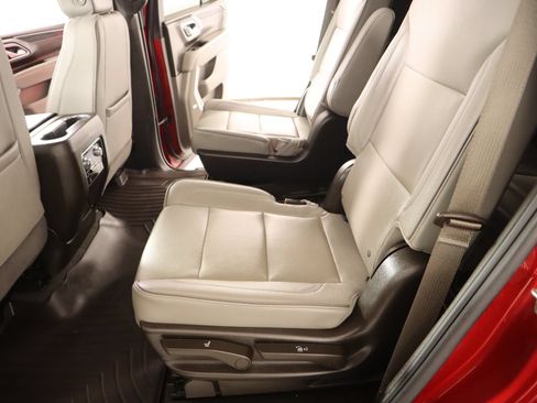 Used 2023 GMC Yukon SLT w/ SLT Premium Package AWD/4WD image 13