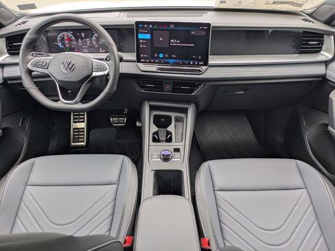 New 2026 Volkswagen Tiguan SE R-Line FWD image 15