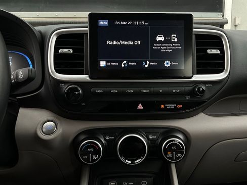 Used 2025 Hyundai Venue SEL image 26