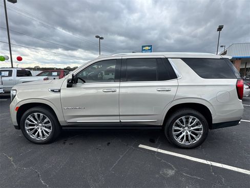 Used 2021 GMC Yukon Denali w/ Denali Premium Package image 9