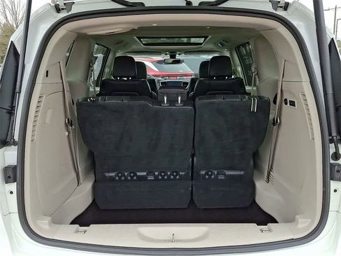 Used 2018 Chrysler Pacifica Limited image 31