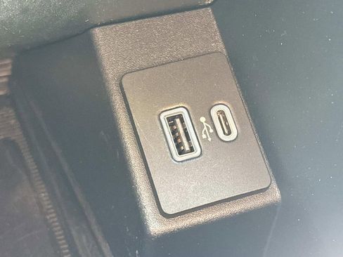 Used 2024 Ford Edge Titanium image 22