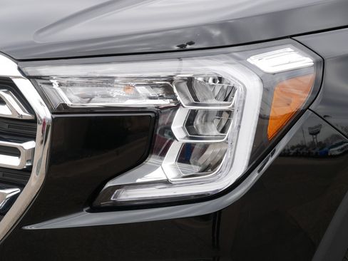 Used 2024 GMC Terrain SLT w/ Infotainment Package II image 16