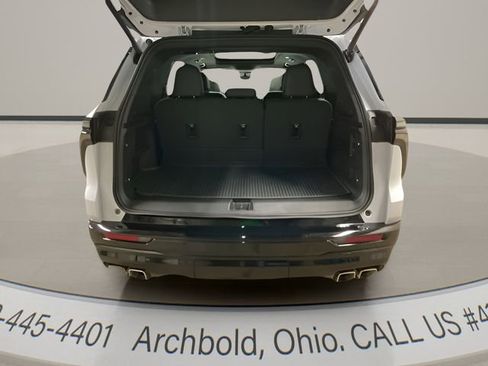 New 2026 Chevrolet Traverse High Country FWD image 8
