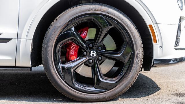 Used 2023 Bentley Bentayga AWD/4WD image 31