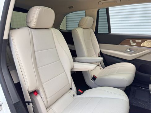 Used 2023 Mercedes-Benz GLS 450 4MATIC image 48