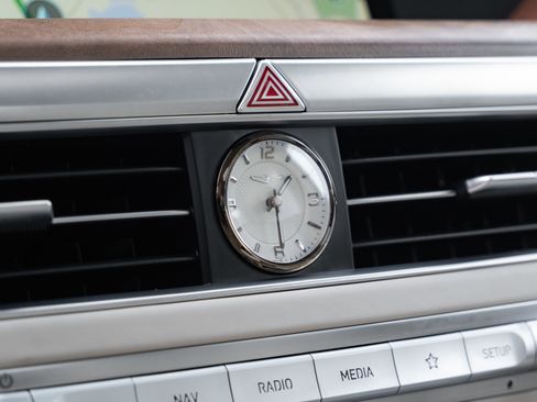 Used 2020 Genesis G90 3.3T Premium image 14