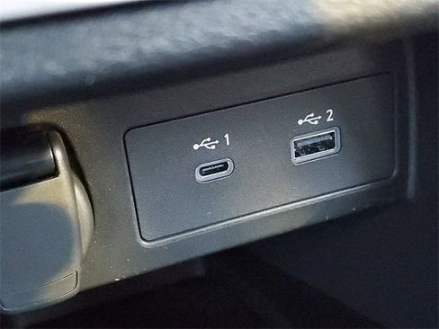 New 2025 Nissan Versa SR w/ Trunk Package image 14