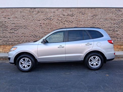 Used 2011 Hyundai Santa Fe GLS image 2
