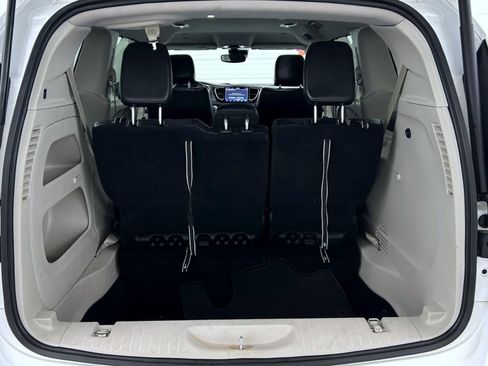 Certified 2022 Chrysler Pacifica Touring-L FWD image 19