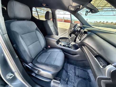 Used 2023 Chevrolet Traverse LT image 19