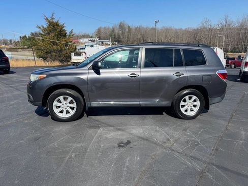Used 2013 Toyota Highlander SE image 2