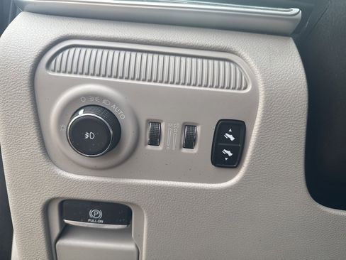 Used 2022 Jeep Wagoneer Series III w/ Premium Group I image 32