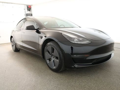 Used 2021 Tesla Model 3 Standard Range Plus image 3
