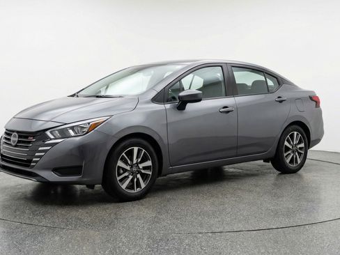 Used 2025 Nissan Versa SV image 3