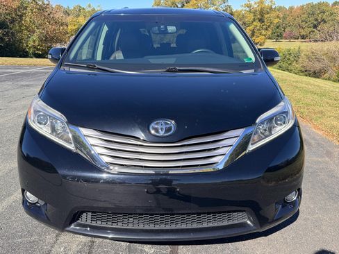 Used 2017 Toyota Sienna Limited Premium image 16