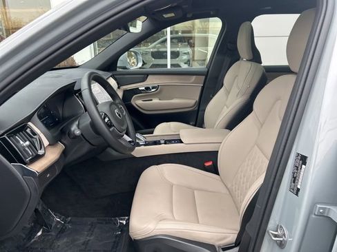 Used 2025 Volvo XC90 B5 Plus image 18