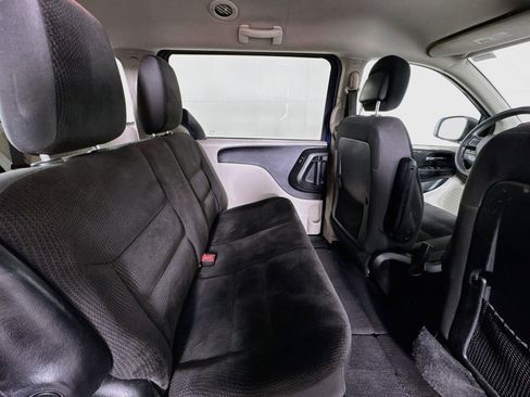 Used 2018 Dodge Grand Caravan SE w/ UConnect Hands-Free Group FWD image 24