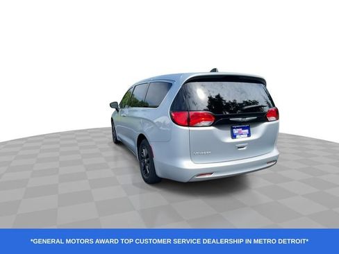 Used 2023 Chrysler Voyager LX FWD image 8