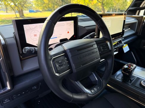 Used 2025 GMC Hummer EV 2X w/ Extreme Off-Road Package image 12