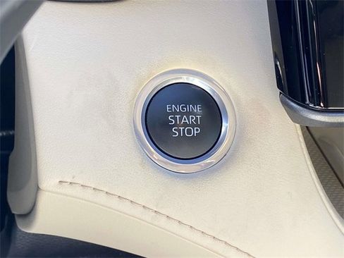 Used 2024 Toyota Highlander Limited image 26