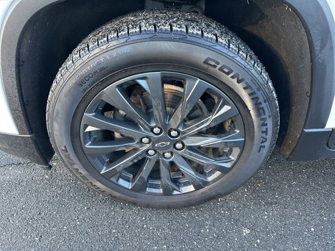 Used 2023 Chevrolet Traverse RS image 9