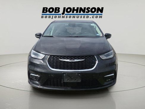 Used 2023 Chrysler Pacifica Touring-L FWD image 7