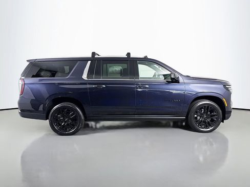 New 2025 Chevrolet Suburban Premier image 8