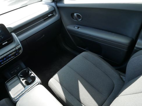 Used 2025 Hyundai Ioniq 5 SE image 11