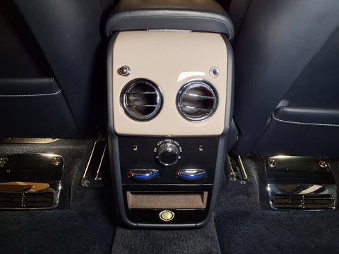Used 2023 Rolls-Royce Cullinan AWD/4WD image 18