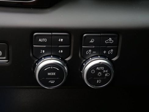 Used 2022 GMC Sierra 1500 AT4 w/ Technology Package AWD/4WD image 18
