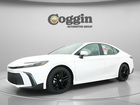 New 2026 Toyota Camry SE FWD image 2