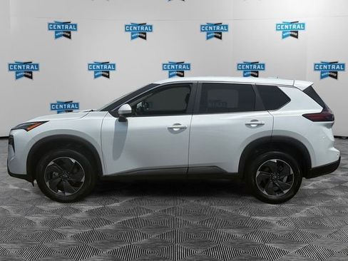Used 2025 Nissan Rogue SV AWD/4WD image 2