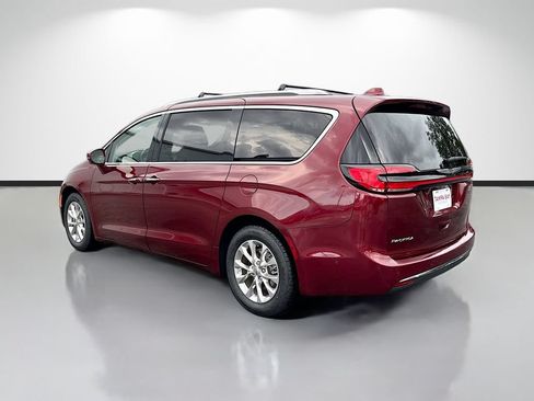 Used 2021 Chrysler Pacifica Touring-L w/ Premium & Safety Sphere Group FWD image 5