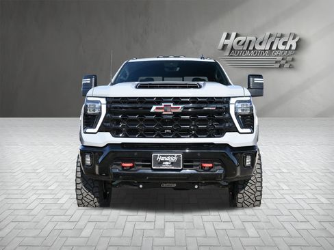 Used 2025 Chevrolet Silverado 2500 ZR2 w/ Technology Package image 5