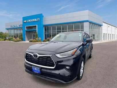 Used 2023 Toyota Highlander LE