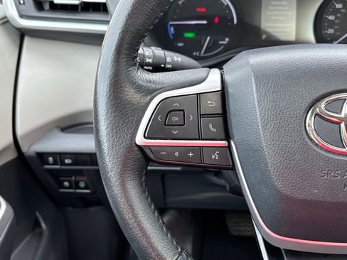 Used 2024 Toyota Sienna XLE image 19