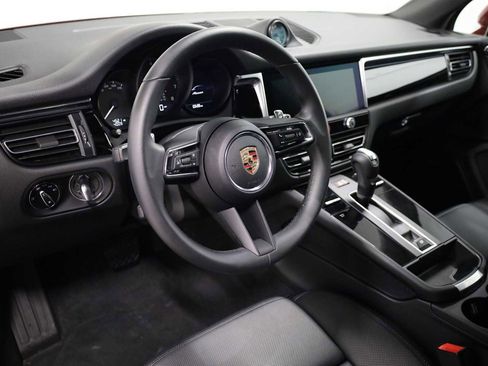 Certified 2025 Porsche Macan image 4