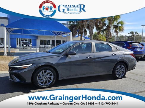 Used 2024 Hyundai Elantra SEL image 1