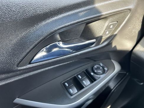 Used 2024 Chevrolet Trax RS FWD image 16