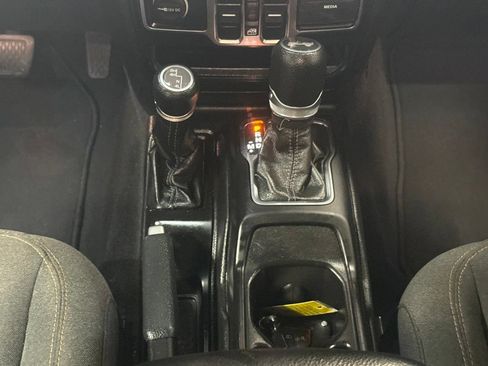 Used 2024 Jeep Wrangler Unlimited Sport AWD/4WD image 16