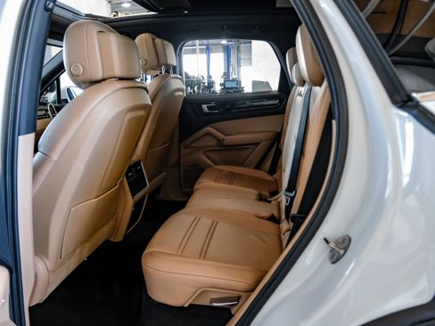 Used 2019 Porsche Cayenne AWD/4WD image 42